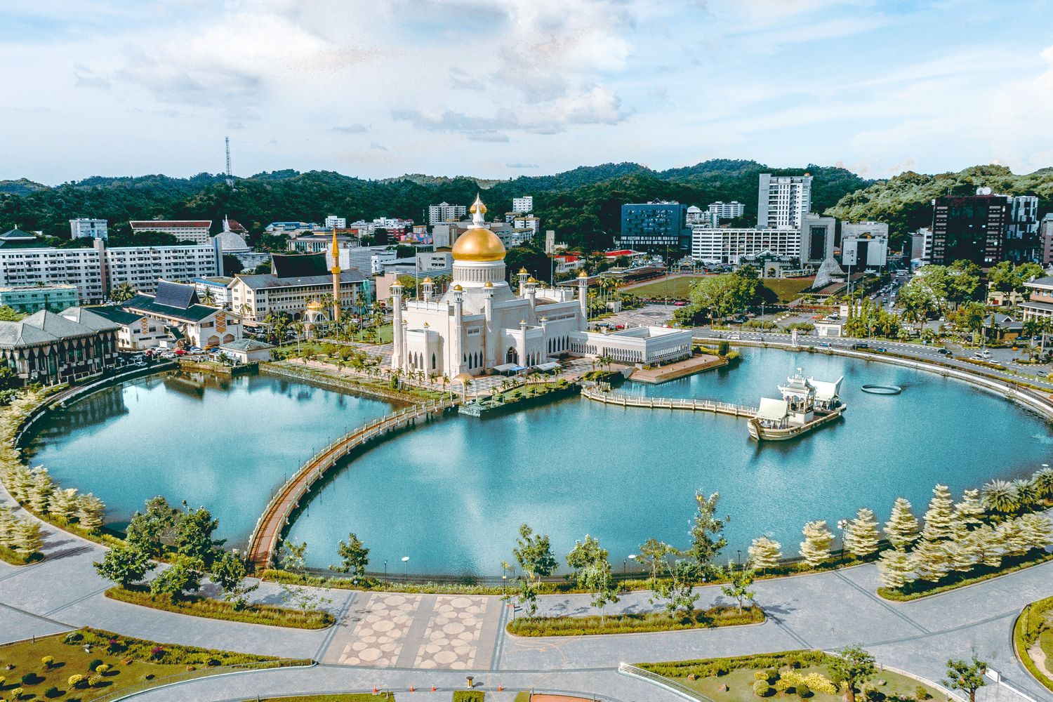 Sultan Omar Ali Saifuddien Mosque, Brunei